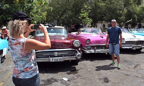 US Senate panel lifts Cuba travel ban - ảnh 1